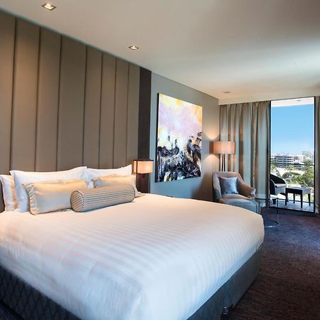 Gambaro Hotel Brisbane Buitenkant foto A bedroom at the hotel