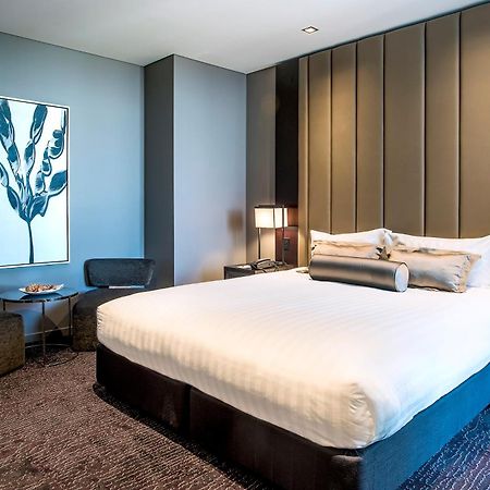 Gambaro Hotel Brisbane Buitenkant foto A guest room at the hotel