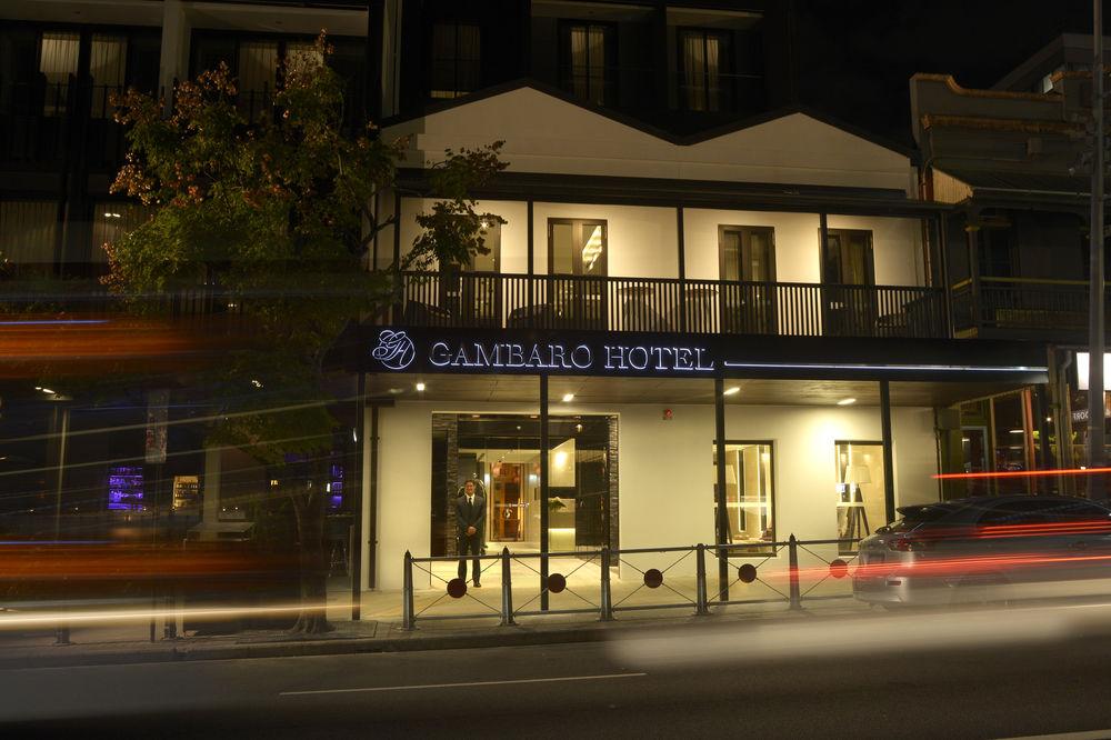 Gambaro Hotel Brisbane Buitenkant foto The hotel at night