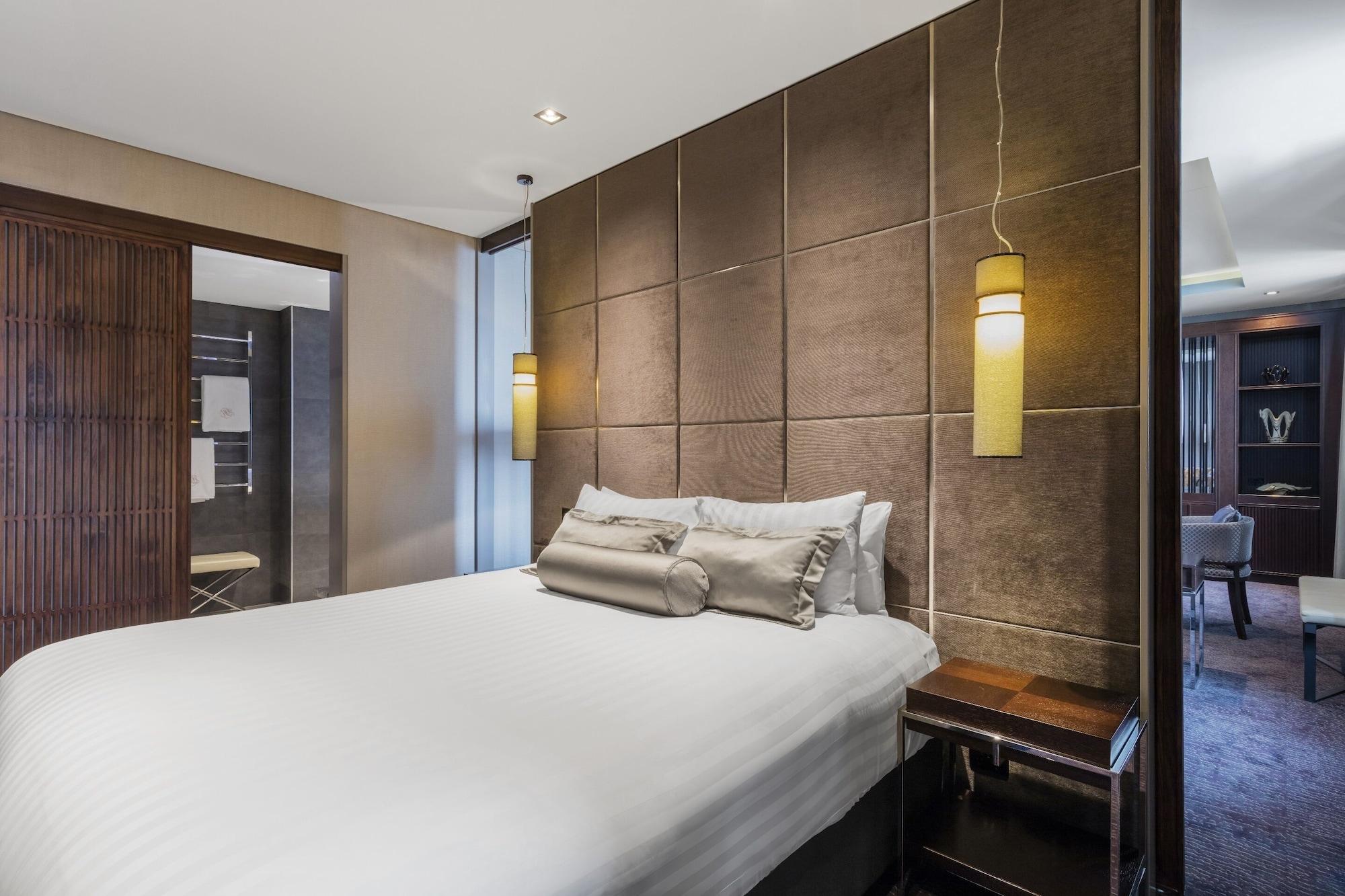Gambaro Hotel Brisbane Buitenkant foto A bedroom at the hotel