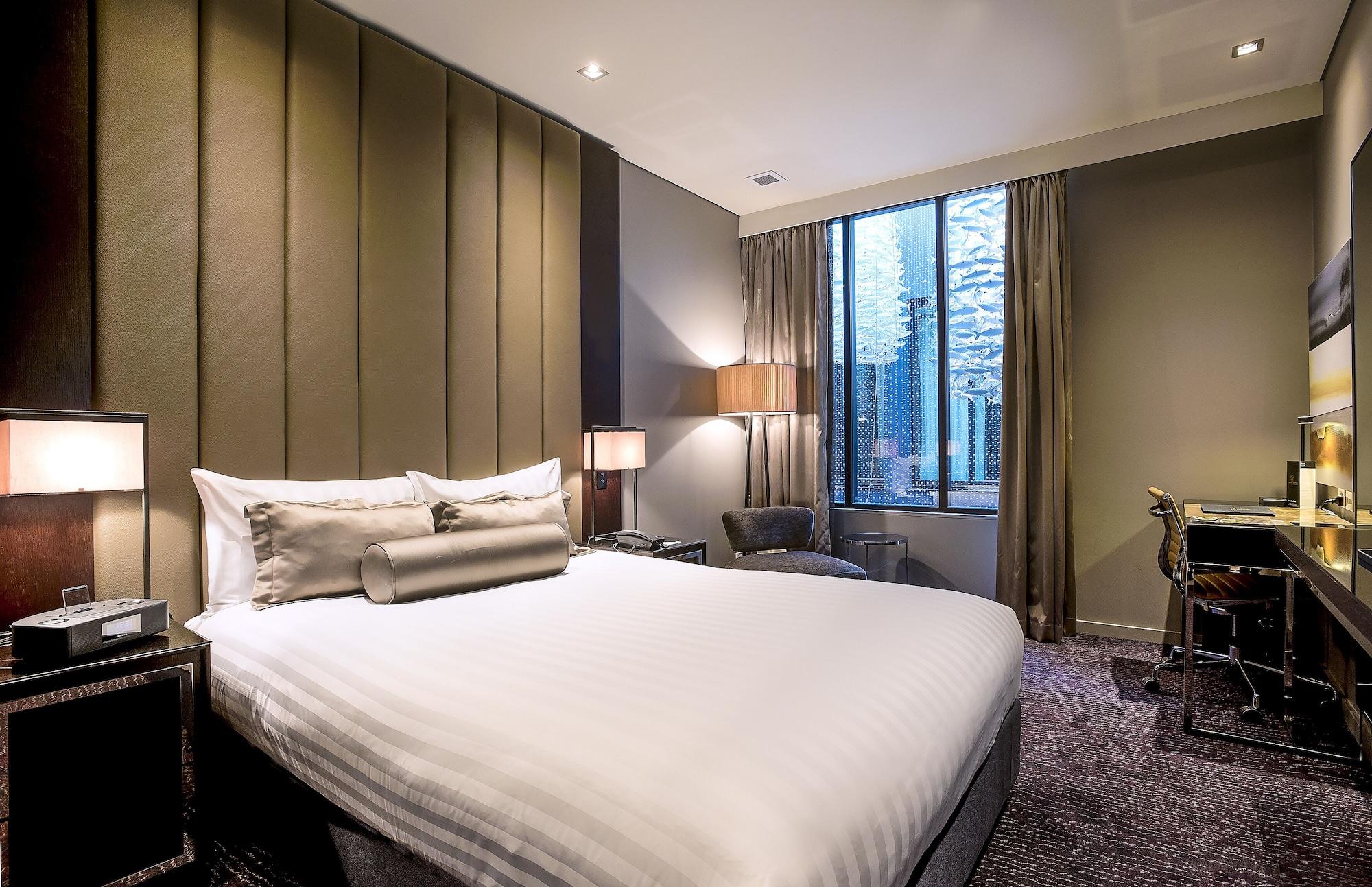 Gambaro Hotel Brisbane Buitenkant foto A bedroom at the hotel