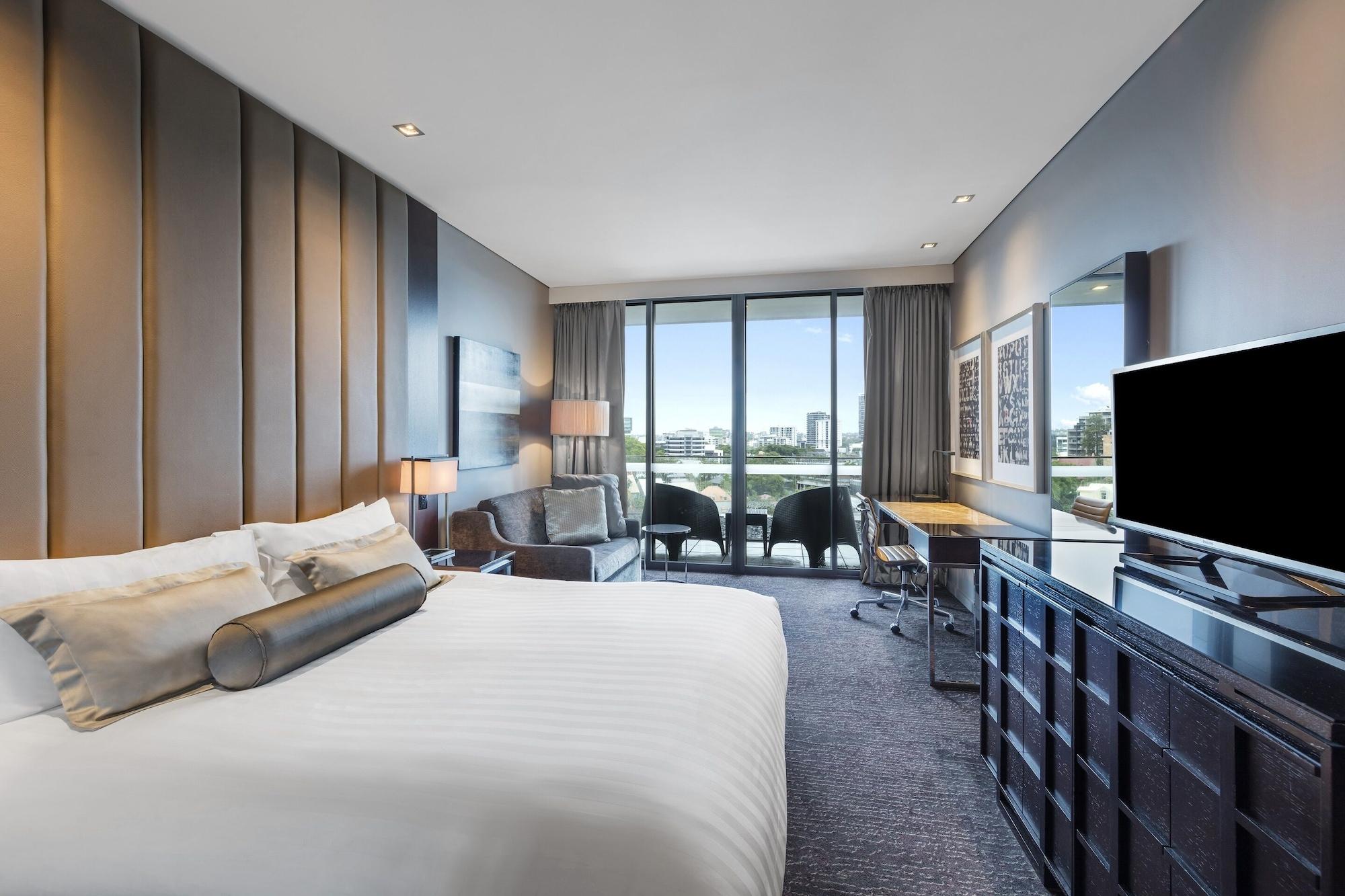 Gambaro Hotel Brisbane Buitenkant foto A guest room at the hotel