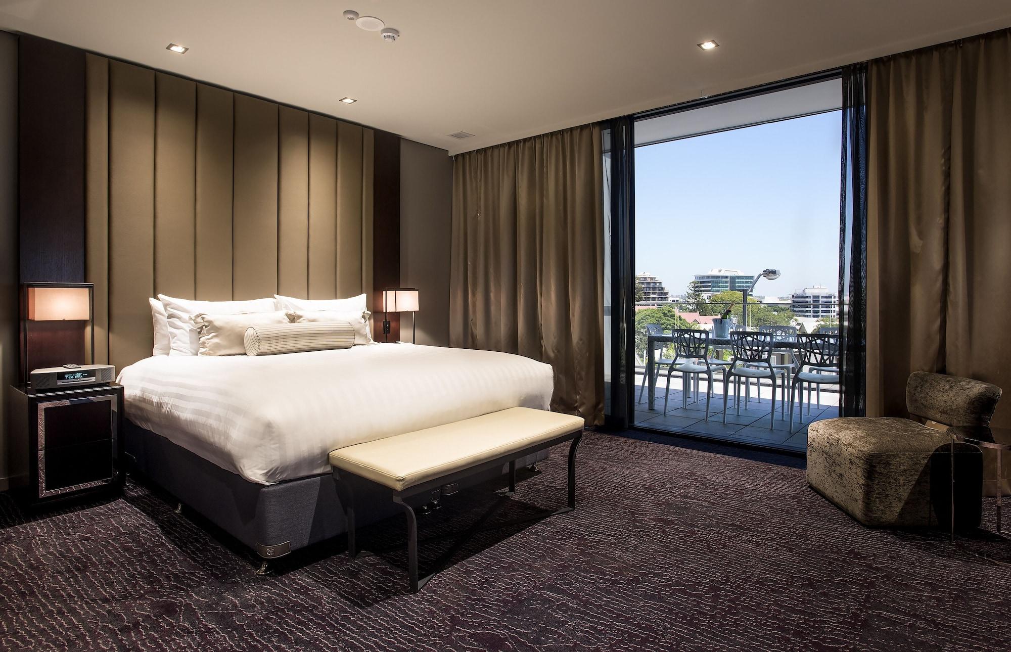 Gambaro Hotel Brisbane Buitenkant foto A bedroom at the hotel