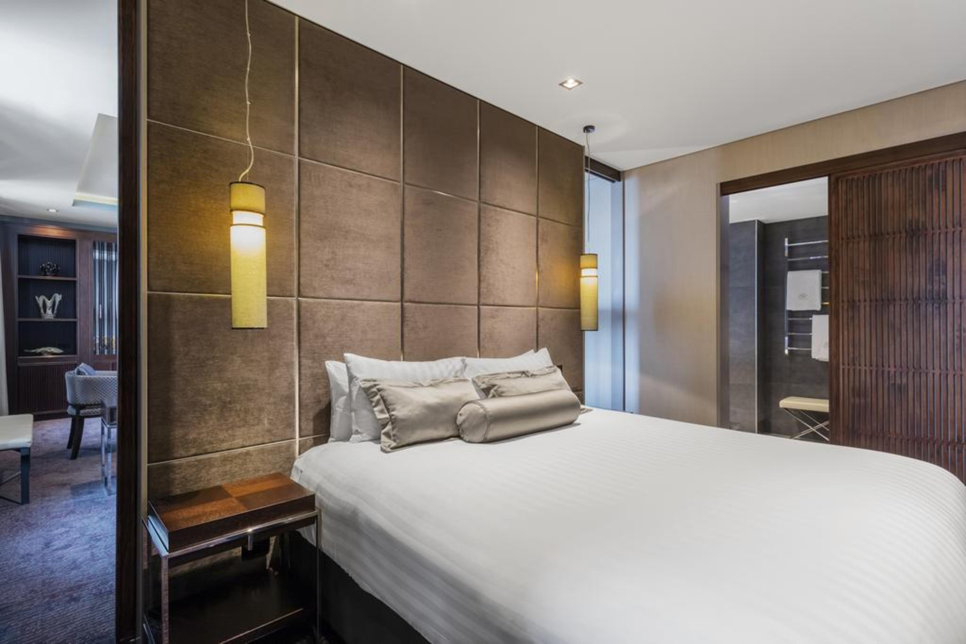 Gambaro Hotel Brisbane Buitenkant foto A bedroom at the hotel