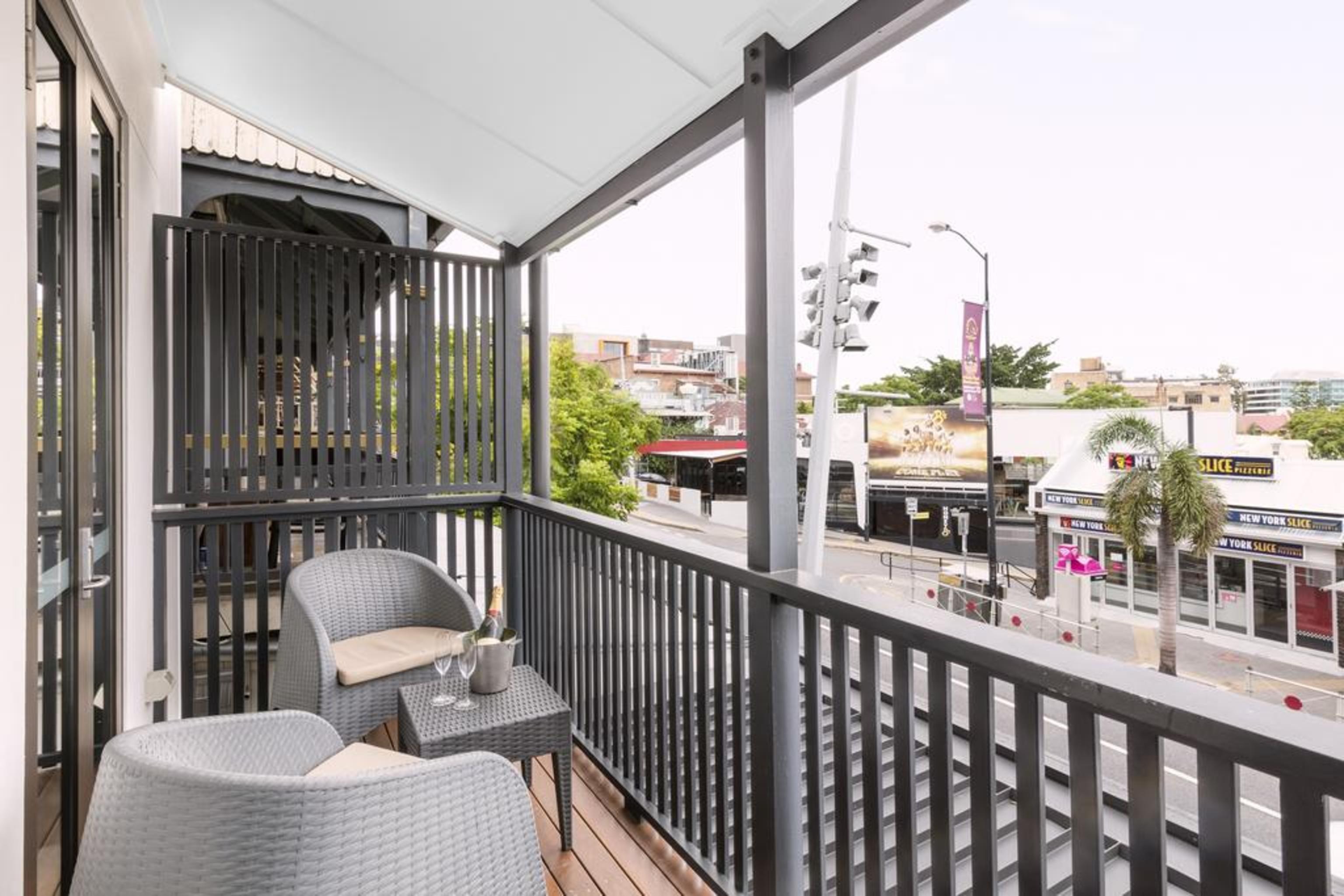 Gambaro Hotel Brisbane Buitenkant foto A balcony