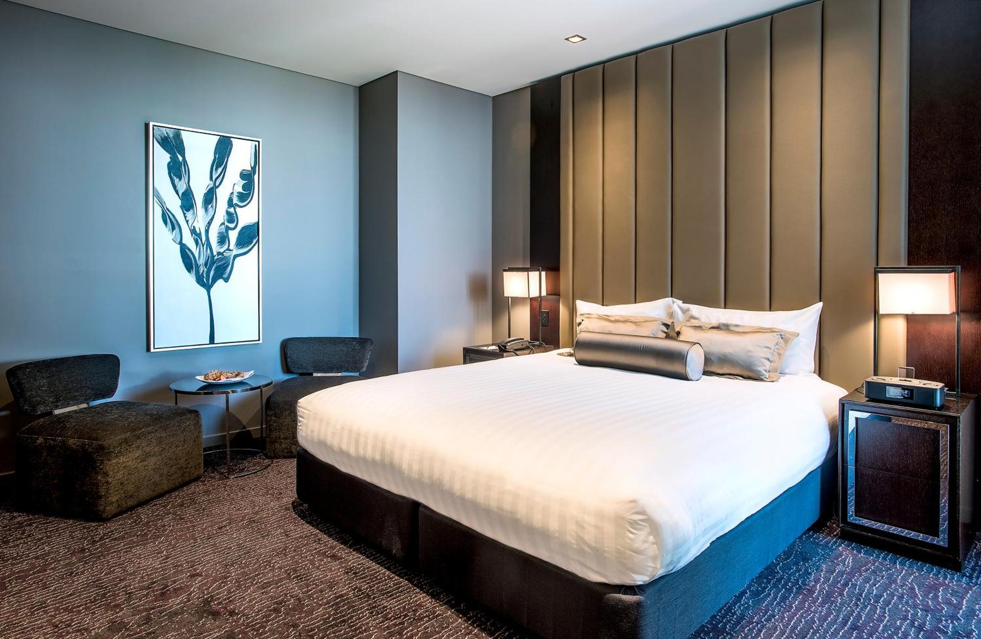 Gambaro Hotel Brisbane Buitenkant foto A guest room at the hotel