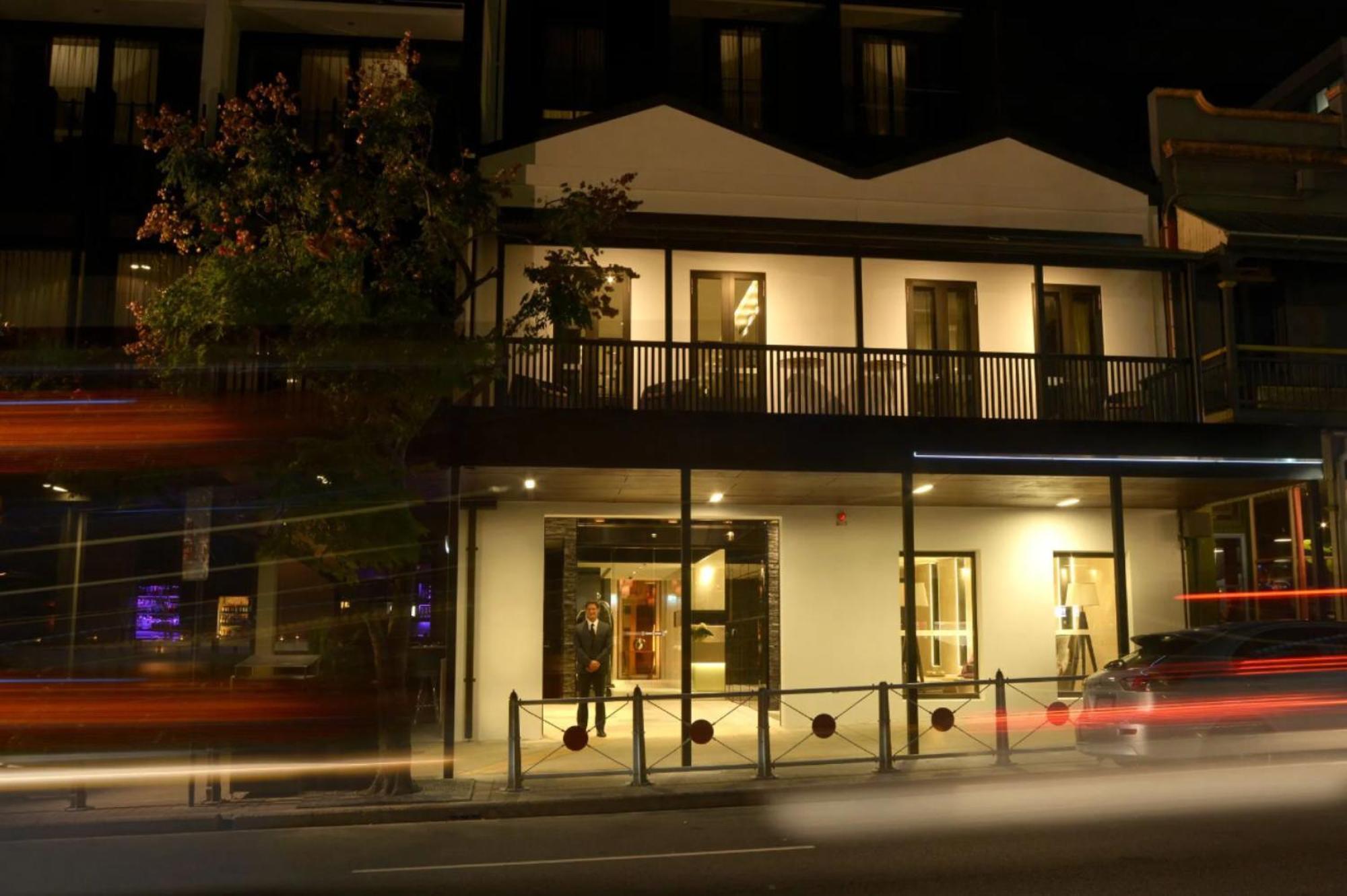 Gambaro Hotel Brisbane Buitenkant foto The hotel at night
